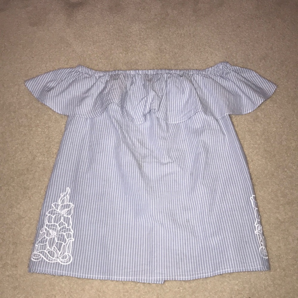 Sleeveless top.